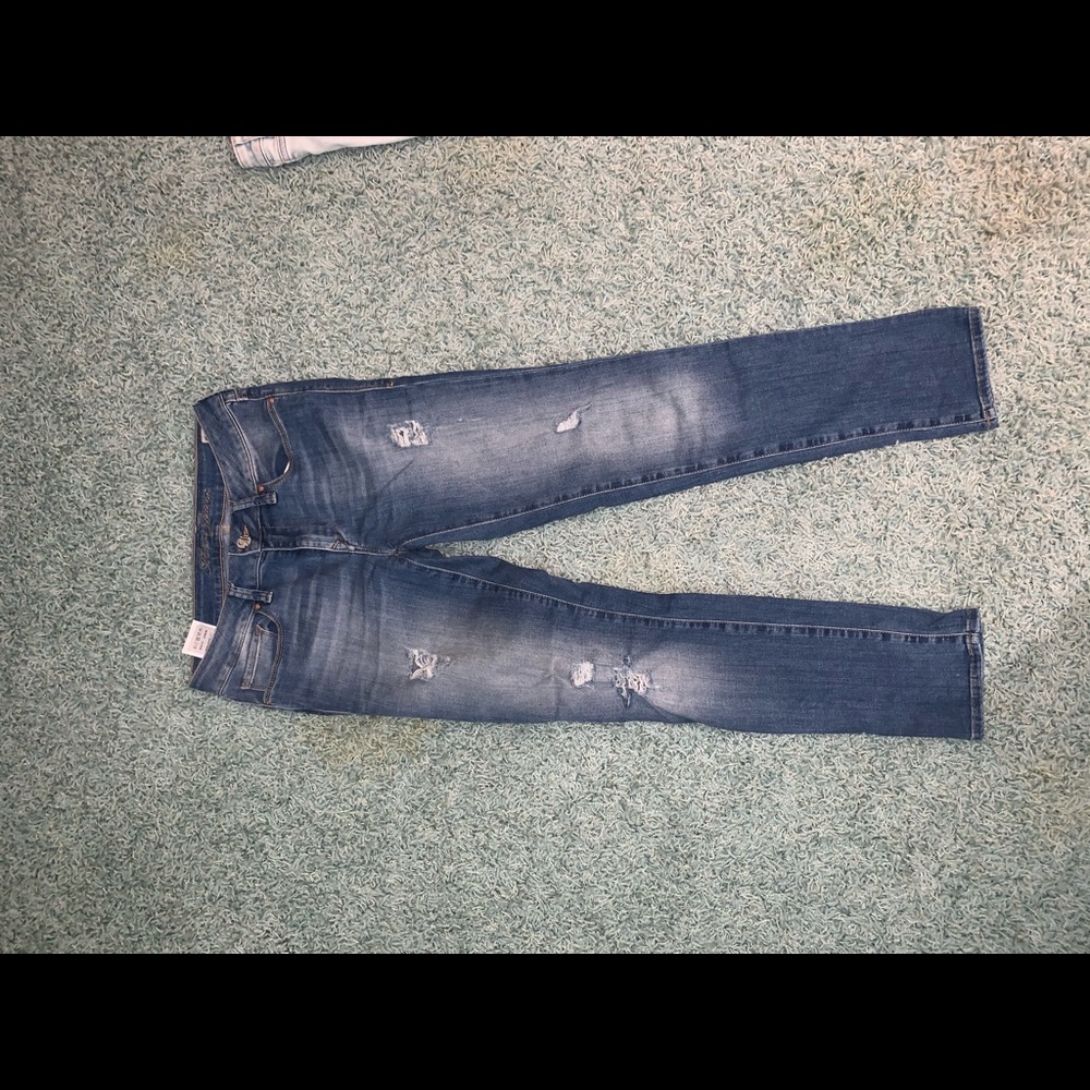 Cute ripped skinny jeans